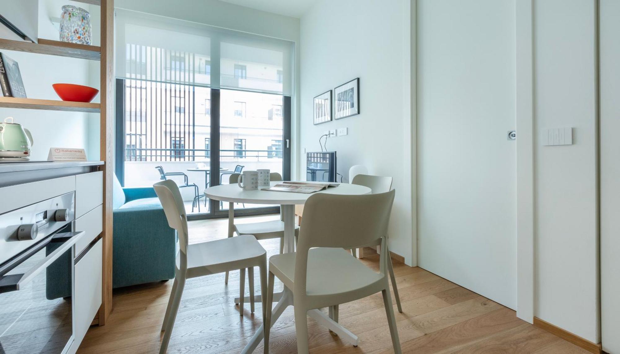 Italianway - Cecchi 18 B * Milan